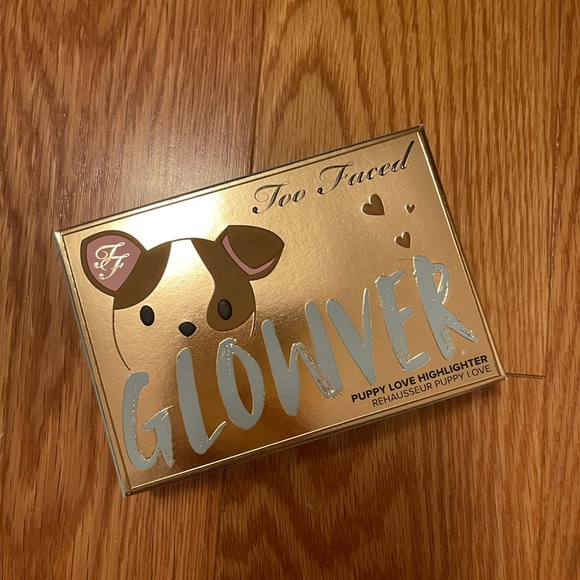 Too faced glowver highlighter - Picture 2 of 5